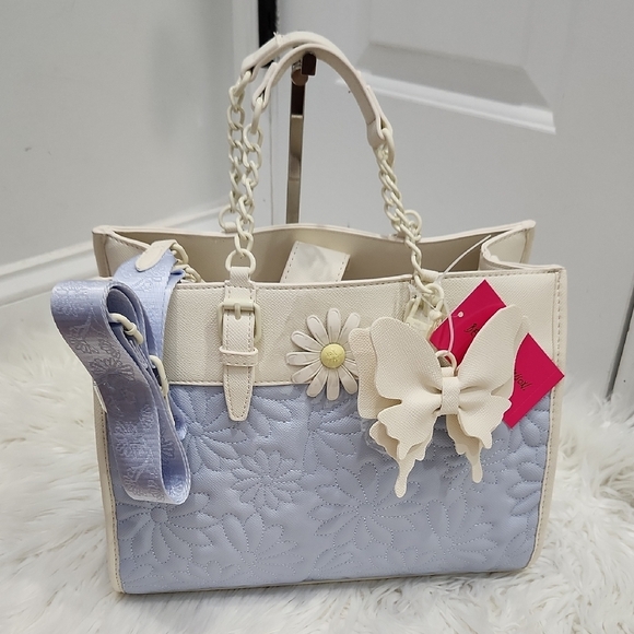 🔹️Betsey Johnson 🔹XOBECA-U Blue Floral Top Handle Handbag Butterfly Charm Tote - Picture 1 of 10